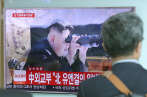 A Séoul, le 4 juillet, des bulletins d’information télévisés montrent le dirigeant nord-coréen, Kim Jong-un, après le tir par Pyongyang d’un missile intercontinental.