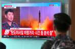 Dans une gare de Séoul (Corée du Sud), retransmission à la télévision d’images du lancement d’un missile nord-coréen, le 4 juillet.