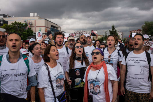 Des participants à la « marche pour la justice » entre Izmir et Derince, le 4 juillet.