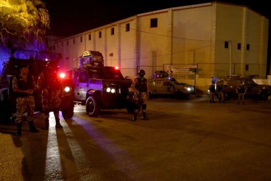 Les forces de sécurité jordaniennes encerclent l’ambassade d’Israël à Amman, le 23 juillet.