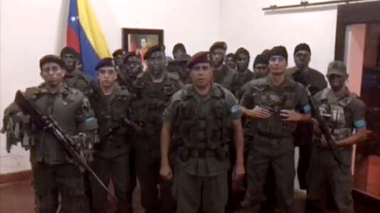 Dans une vidéo diffusée le 6 août, un groupe de militaires vénézuéliens dit « exiger la formation immédiate d’un gouvernement de transition ».