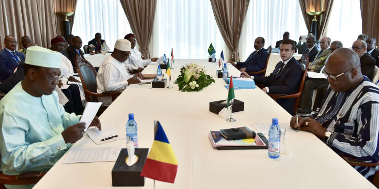 Les présidents tchadien, malien, nigérien, mauritanien, français et burkinabé, lors du sommet du G5 Sahel, à Bamako, le 2 juillet 2017.