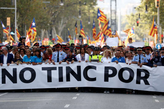 Derriere le slogan << No tinc por >> (<< Je n'ai pas peur >>, en catalan), 500 000 personnes ont manifeste le 26 aout, selon la police.