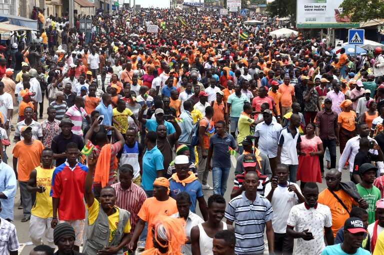 Le 6 septembre 2017, plus de 100 000 Togolais, selon Amnesty International, ont manifesté à Lomé et dans d’autres villes du pays pour réclamer les réformes constitutionnelles promises par le gouvernement depuis des années.