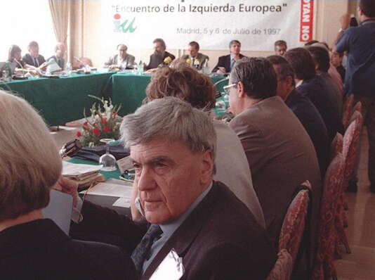 Didier Motchane à Madrid lors d’un meeting contre l’OTAN et le traité de Maastricht, le 5 juillet 1997.