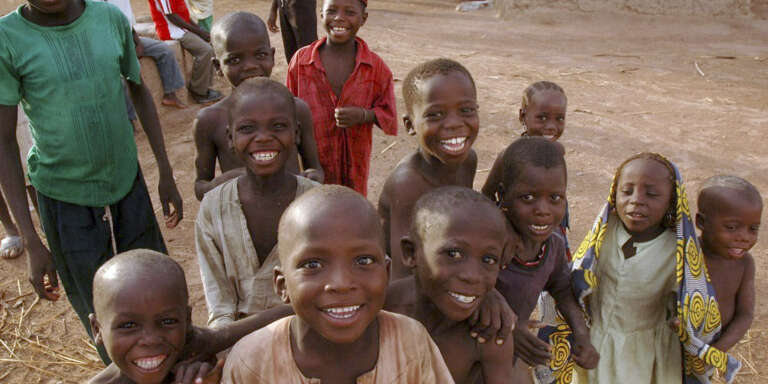 Des enfants du village de Dareta, dans le nord-ouest du Nigeria, en juin 2010.
