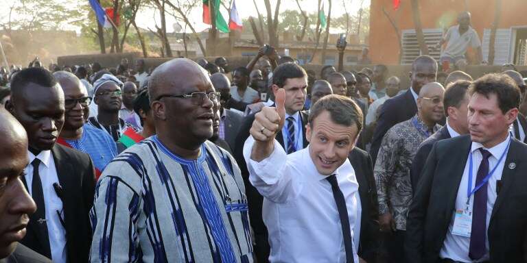 Le président Emmanuel Macron et son homolgue burkinabé Roch Marc Christian Kaboré à Ouagadougou, le 28 novembre 2017.