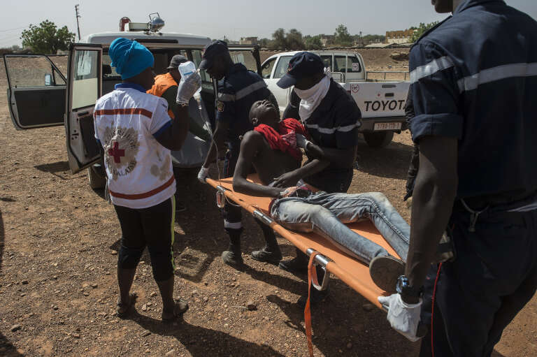 Des dizaines de civils ont participé à l’exercice de simulation de crise organisé par l’OIM à Kidira, au Sénégal, le 13 décembre 2017, notamment en jouant le rôle de personnes déplacées.
