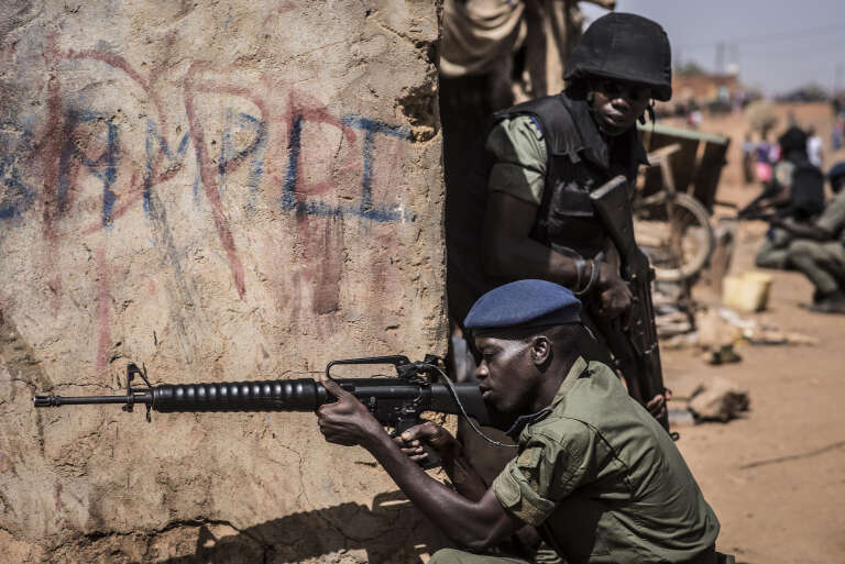 Gendarmes, militaires, douaniers, sapeurs-pompiers et membres des services de santé sénégalais ont été mobilisés pour la simulation d’attaque terroriste à Kidira, le 13 décembre 2017.