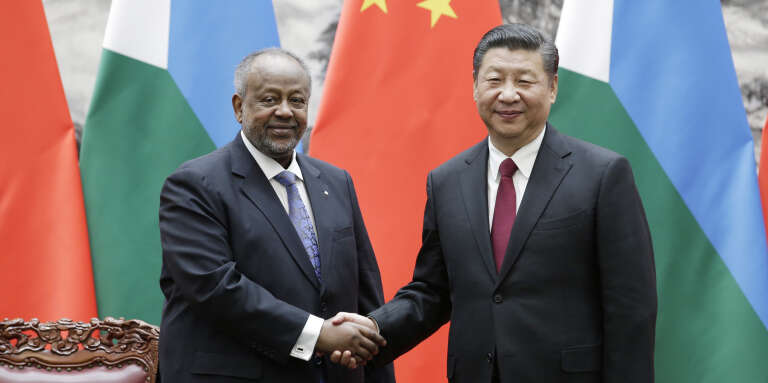 Djibouti President Ismail Omar Guelleh (left) and Chinese President Xi Jinping, Beijing, November 23, 2017.