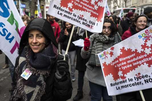 Manifestation contre les nouvelles règles d’accès à l’université, à Lyon, mardi 6 février. AFP / JEAN-PHILIPPE KSIAZEKAFP / JEAN-PHILIPPE KSIAZEK