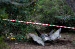 Les restes du missile syrien qui a abattu un F-16 israélien, près d’Alonei Abba (Israël), samedi 10 février.