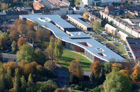 L’école nationale des douanes de Tourcoing.