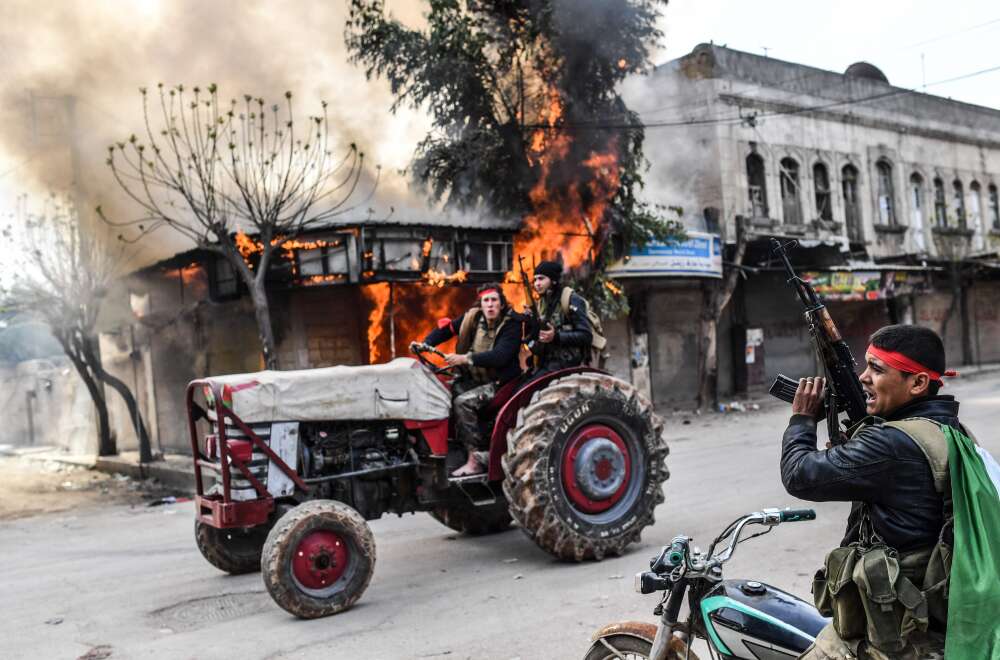 Des correspondants de l’AFP à Afrin ont constaté la présence de chars et de drapeaux turcs dans plusieurs quartiers de la ville.