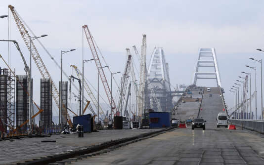 Les ponts en construction au-dessus du détroit de Kertch, le 14 mars. Ils seront achevés après leur inauguration.