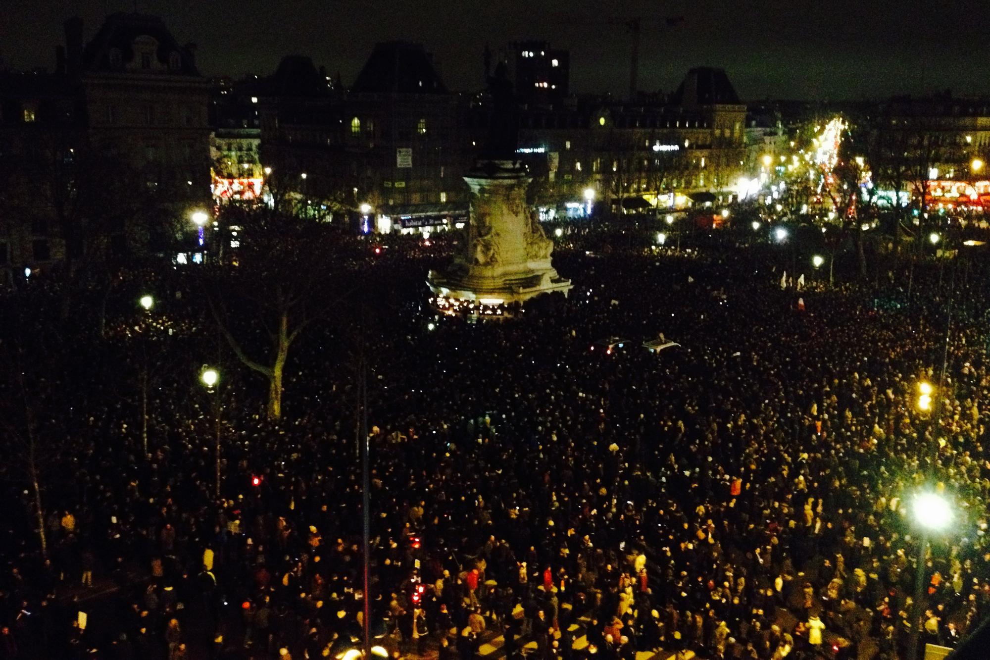 Après Lattaque Contre « Charlie Hebdo Des Manifestations Spontanées