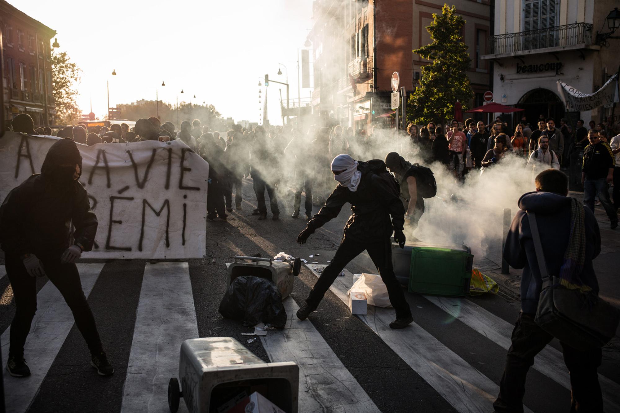 Manifestations à Toulouse Et Nantes : Cinq Blessés Et Une Trentaine D ...