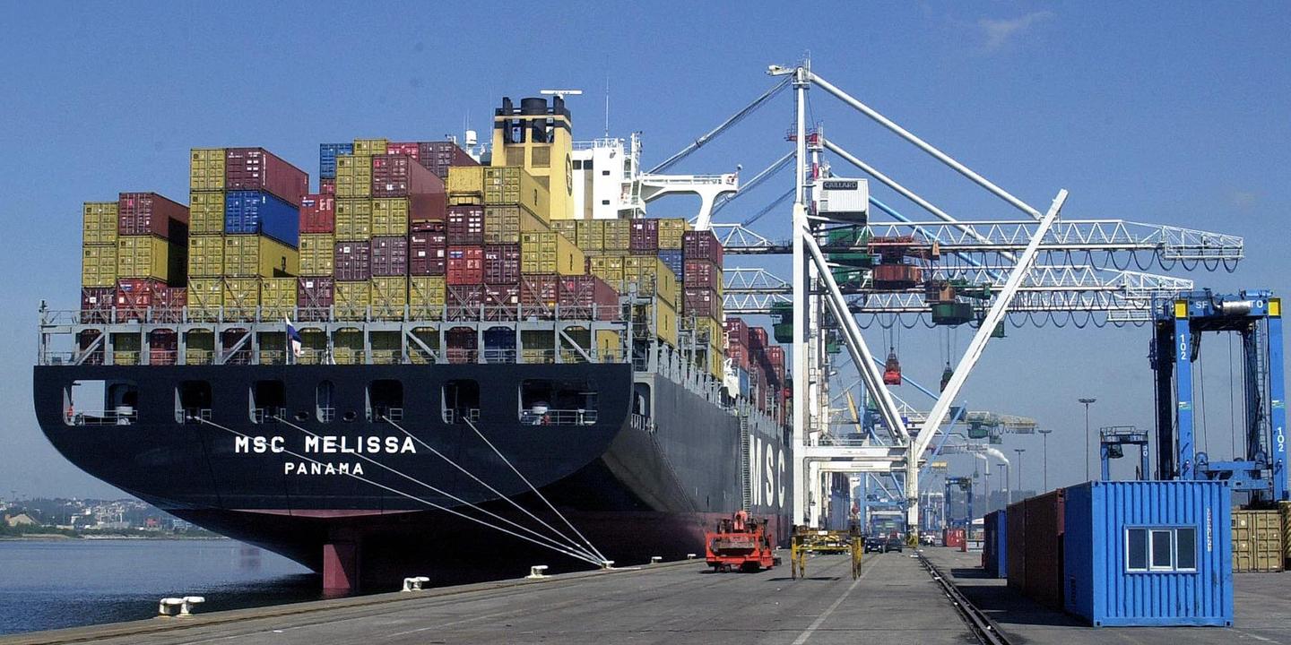Au Havre, la "famille" des dockers résiste au changement