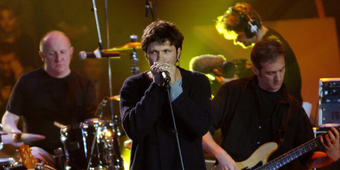 Le groupe Noir Désir en concert au Zénith de Paris, lors des 17es Victoires de la musique, le 9 mars 2002.