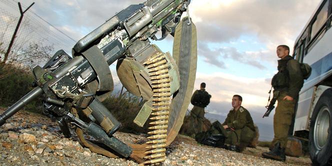 Des soldats de Tsahal à la frontière avec le Liban en novembre 2005.