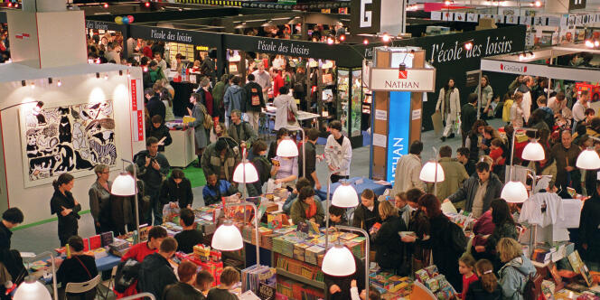 Le stand de la maison d'édition L'Ecole des loisirs au Salon du livre de Montreuil, en décembre 2002.