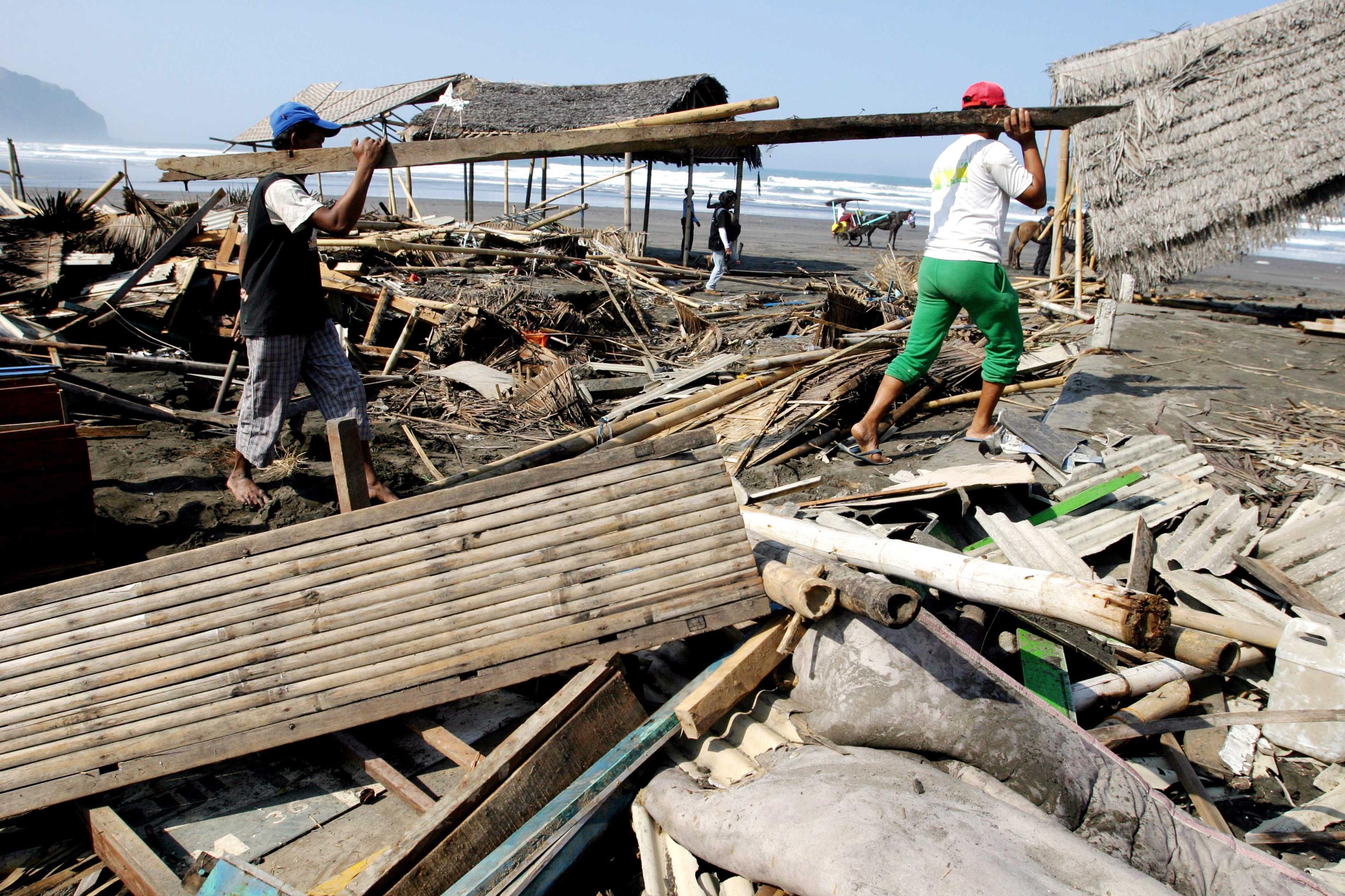 Tsunami meurtrier sur l'île de Java