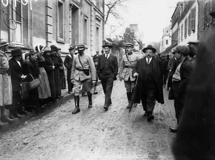 Le procès de Guillaume Seznec aura lieu aux assises de Quimper, du 24 octobre au 4 novembre 1924 : 148 personnes, témoins, experts et policiers sont entendus.