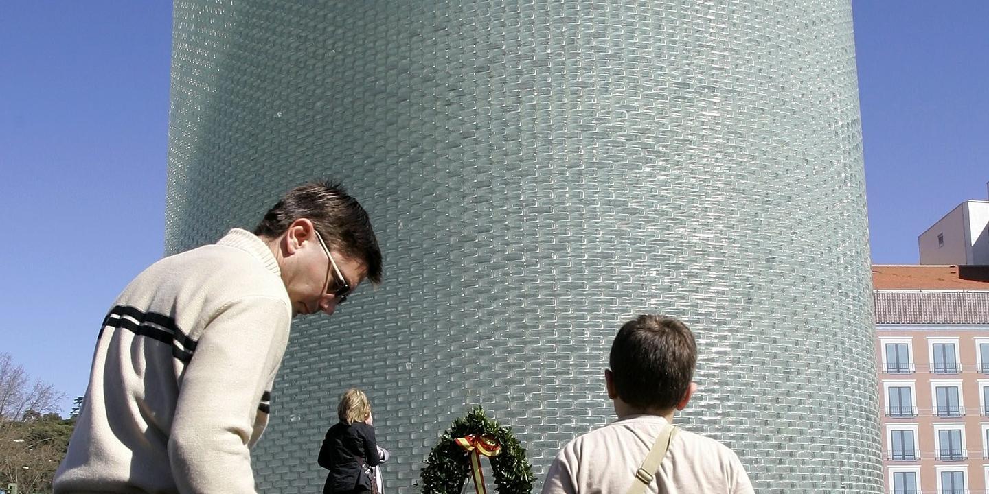 Httpswwwlemondefretats Unisarticle20070312 - 