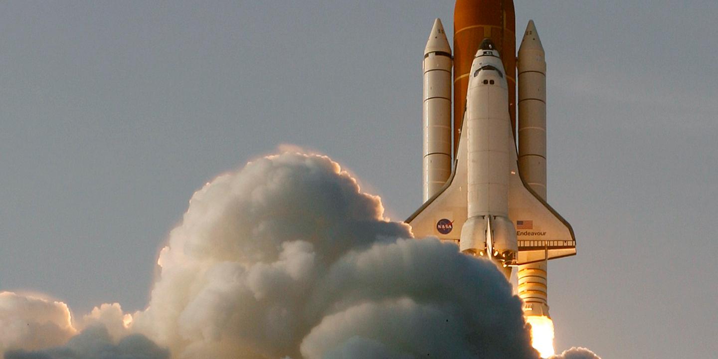 La Navette Spatiale Americaine Endeavour Est Entree En Orbite
