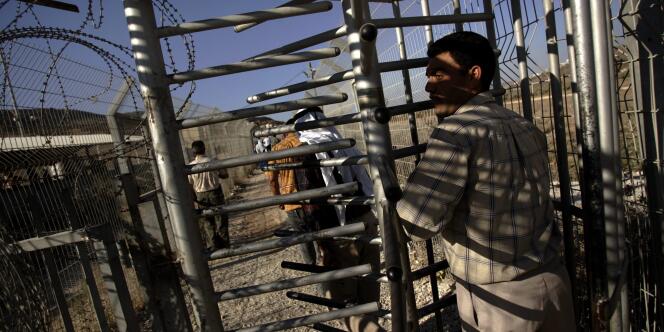 Un poste de contrôle à Hawara, en Cisjordanie, le 28 août 2007. Selon un rapport de la Cnuced, le poids des contrôles aux frontières nuit à l'économie palestinienne.