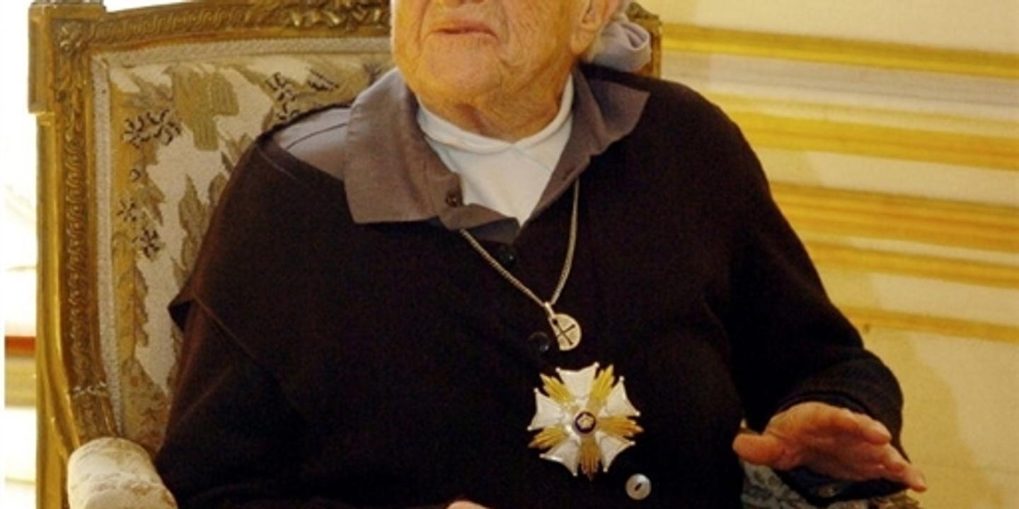 Sœur Emmanuelle Est Morte A L Age De 99 Ans