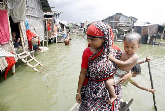 Inondations causées par la mousson au Bangladesh. Le pays est aussi très régulièrement touché par cyclones, comme en 2009.