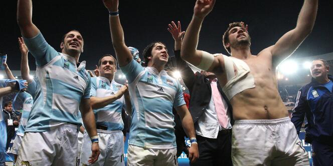Les Argentins fêtent leur victoire contre le XV de France, le 19 octobre, à Paris.