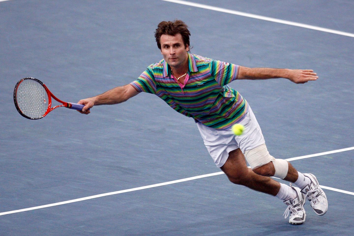 Fabrice Santoro crée l'exploit à Bercy en sortant Djokovic, numéro 3