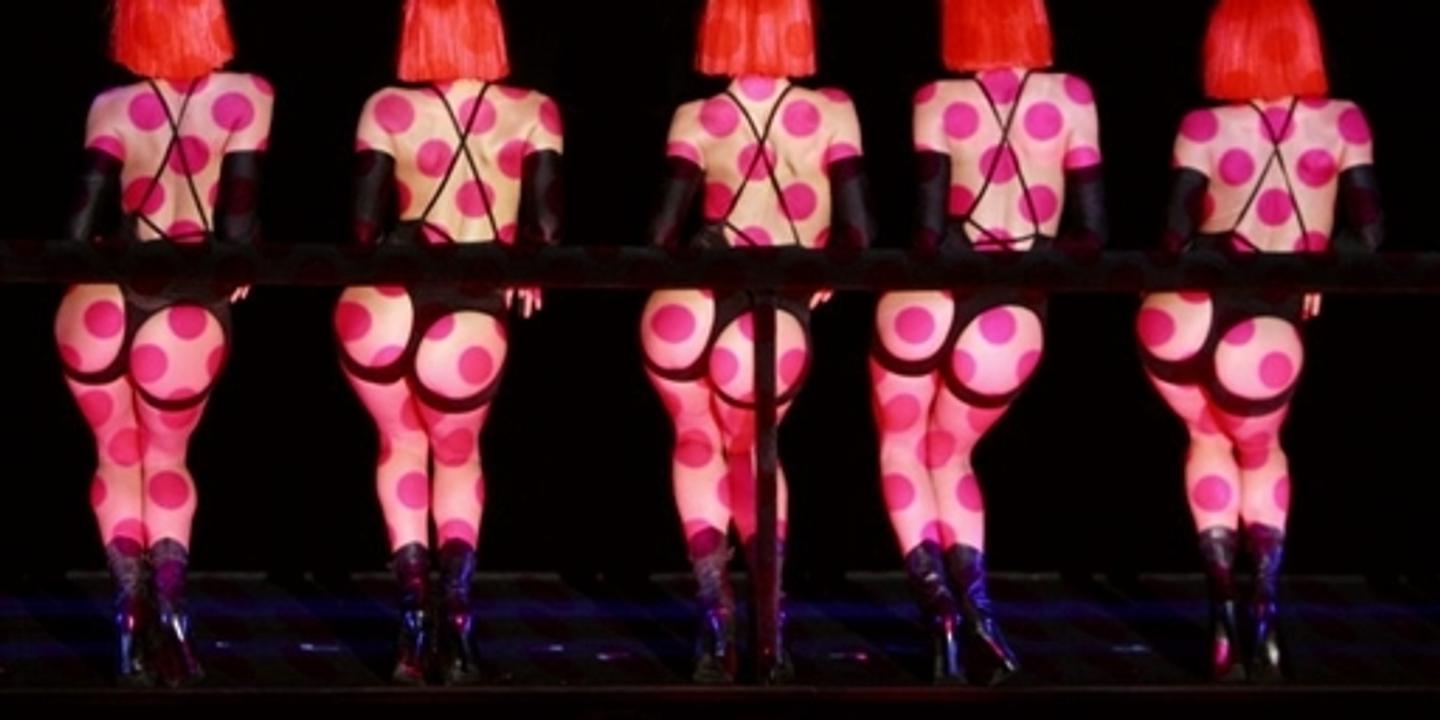 Les Danseuses Du Crazy Horse Saloon S Habillent De Nouvelles Lumieres
