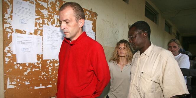 Eric Breteau, Emilie Lelouch et Alain Péligat (au fond), à leur arrivée au tribunal de N'Djamena, mercredi 26 décembre 2007.