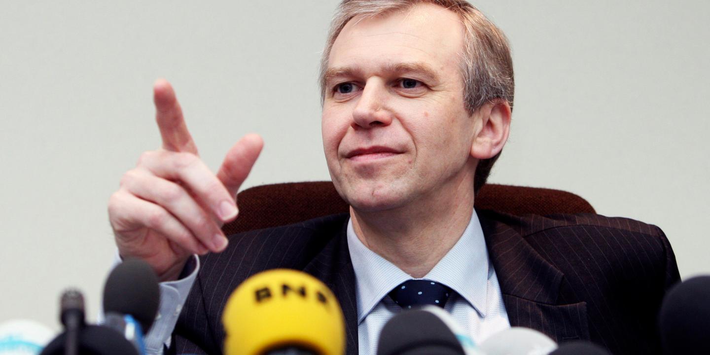 Yves Leterme prend la tête d'une fragile coalition de gouvernement belge