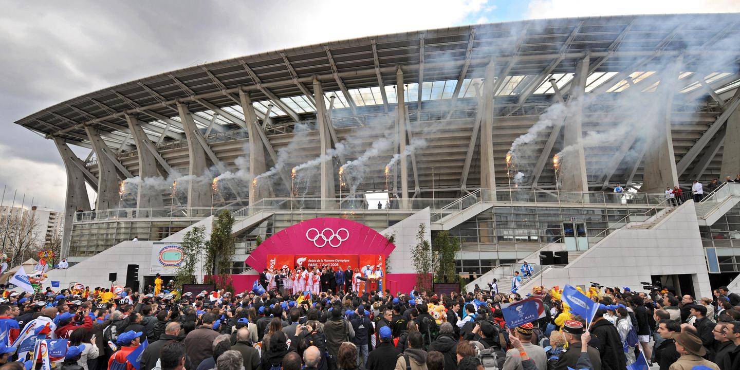 A Paris, la flamme olympique achève son parcours à l