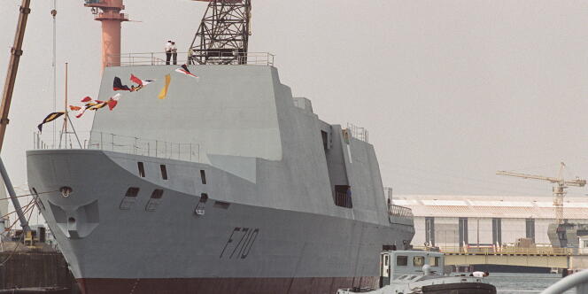 Photo prise en juin 1992, au port militaire de Lorient, d'une frégate légère de type Lafayette, identique aux six vendues à Taïwan en 1991.