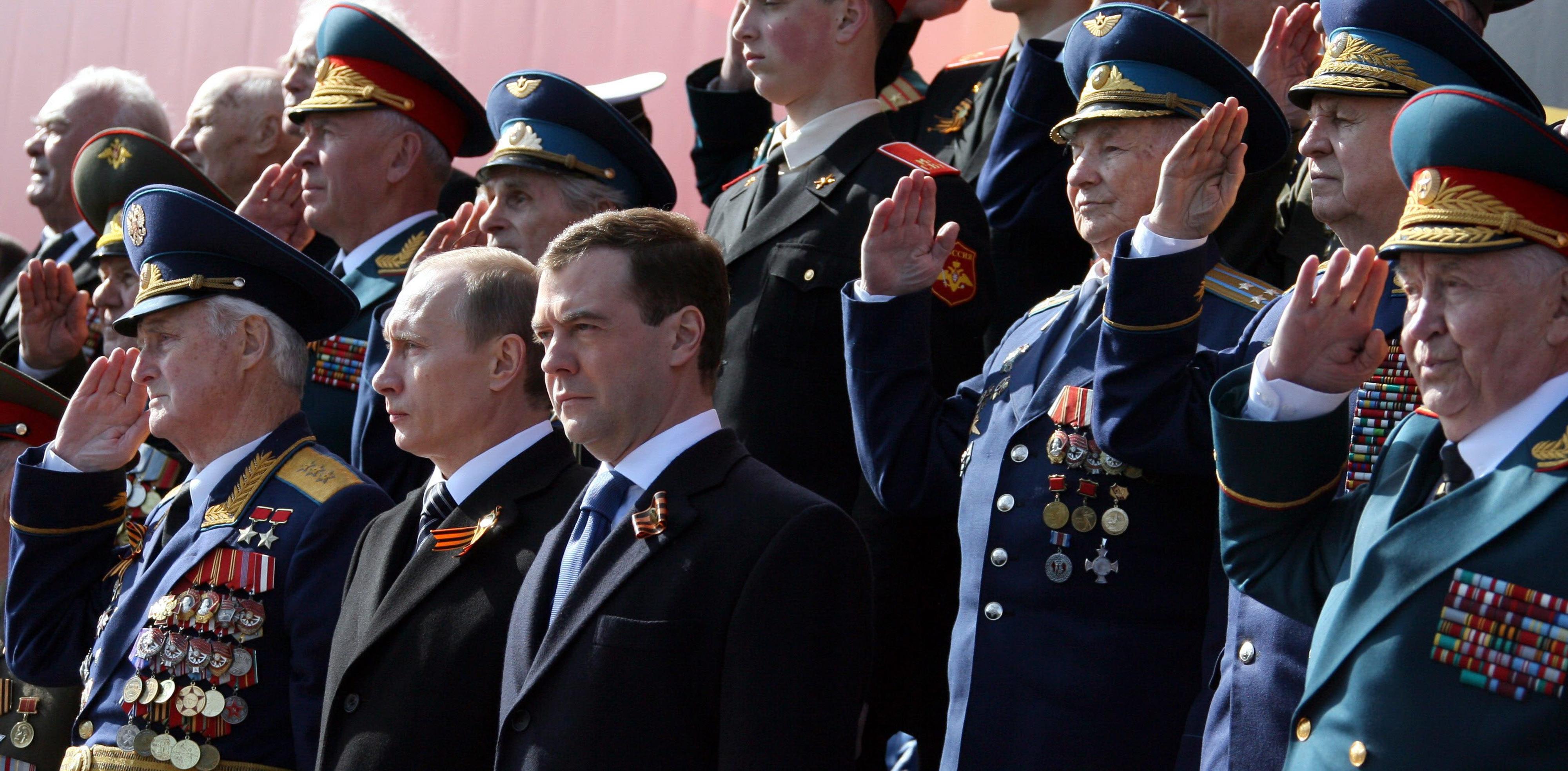 L'armée russe défile avec le faste de l'Union soviétique