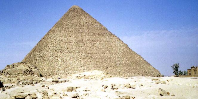 Vue de la pyramide de Khéops, en Egypte.