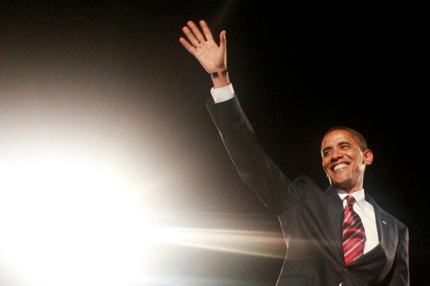 Obama célèbre sa victoire dans son fief de Chicago