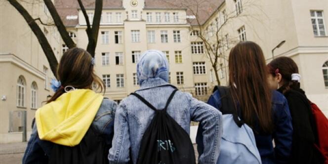 En Allemagne, la communauté turque a ouvert des établissements privés pour lutter contre l'échec scolaire.