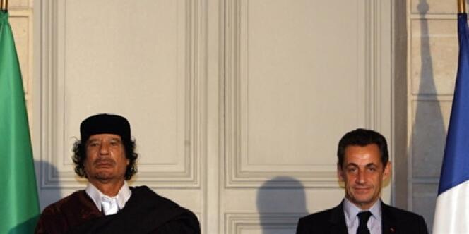 Le 10 décembre 2007, M. Sarkozy recevait M. Kadhafi.