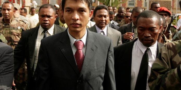 Andry Rajoelina Porte Au Pouvoir Par L Armee