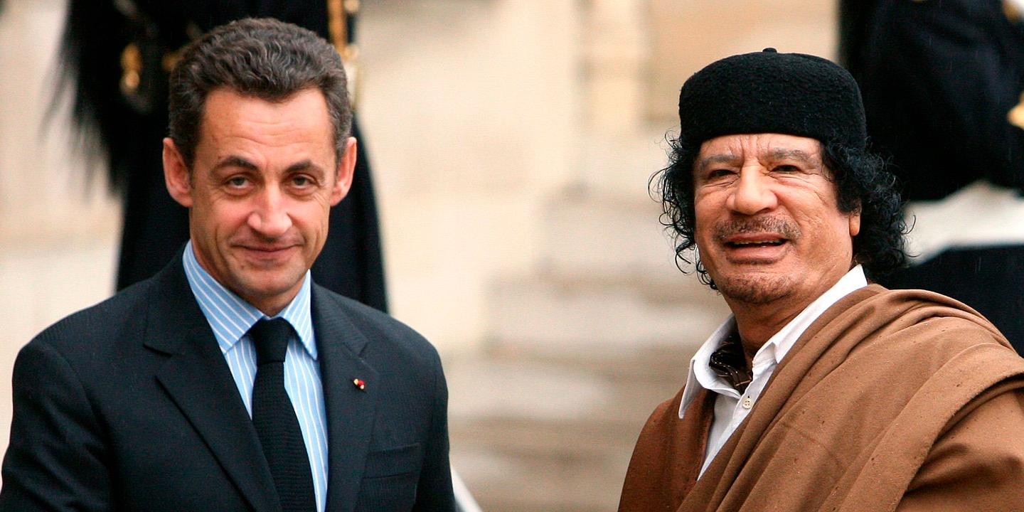 Nicolas Sarkozy Et Mouammar Kadhafi Concluent Une Dizaine De Milliards D Euros De Contrats