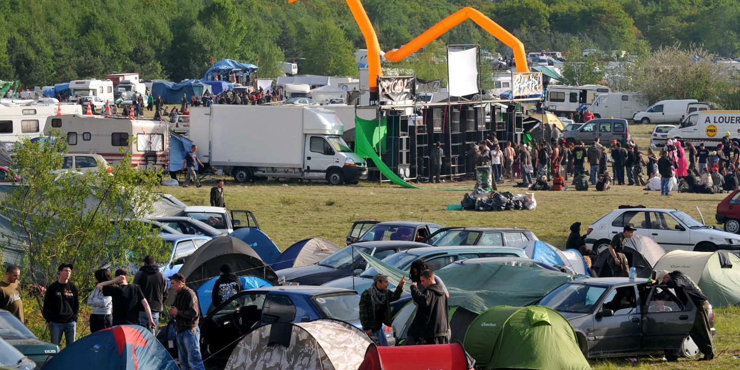 deces lors d un teknival sauvage rassemblant 25 000 personnes