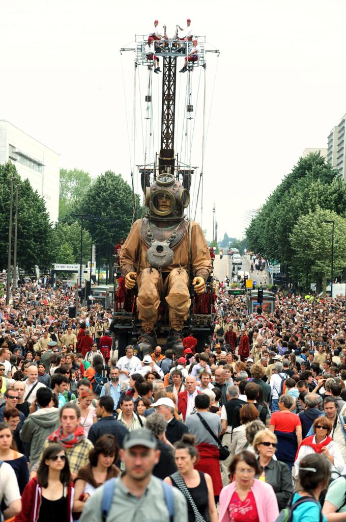 Royal de Luxe lance à Nantes sa nouvelle création avant une tournée