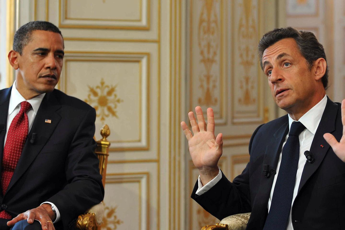 La proximité affichée et sans chaleur de Barack Obama et Nicolas Sarkozy