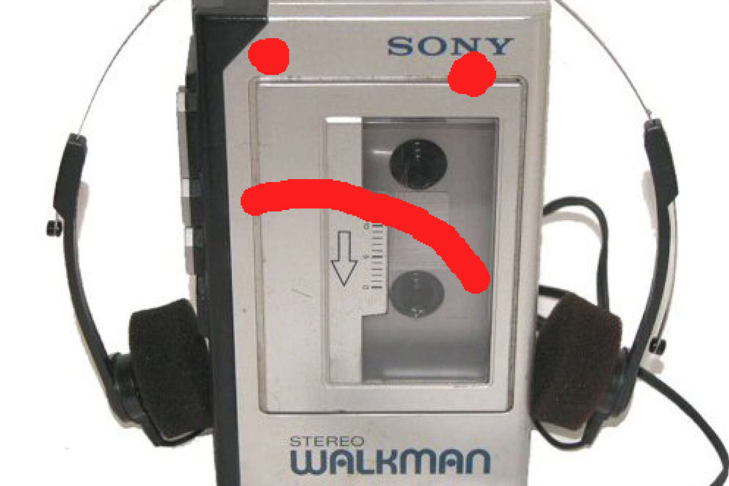 Icône de pop culture, le Walkman avance parmi des baladeurs